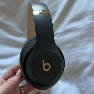 Beats by Dr. Dre Studio3 Wireless Over-Ear Headphones